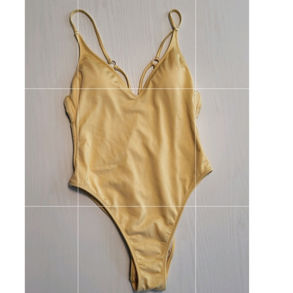 Nwot LA hearts light yellow high cut swim suite size xs Pac Sun